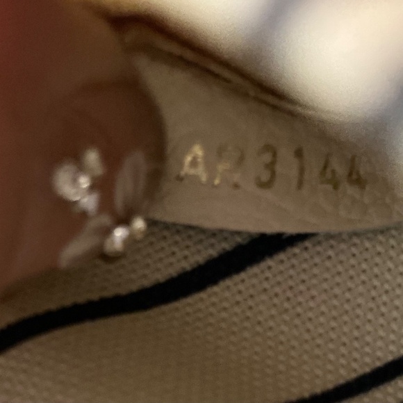 Louis Vuitton cream empritine Marais handbag - Picture 7 of 11